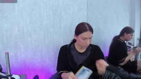 Snapshot of almazz_ chatting on 10-11-25, 08:07 Santy online show from 10-11-25, 08:07