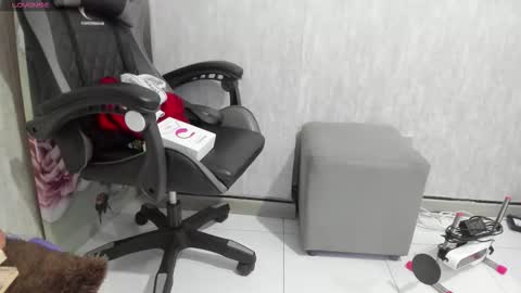 Snapshot of almazz_ chatting on 10-13-25, 07:36 Santy online show from 10-13-25, 07:36