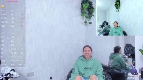 Snapshot of almazz_ chatting on 10-28-25, 07:38 Santy online show from 10-28-25, 07:38