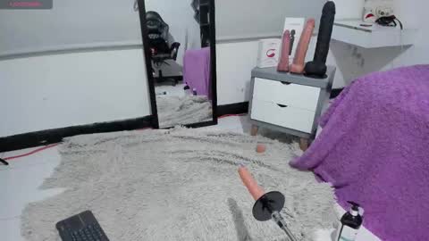 Snapshot of almazz_ chatting on 11-01-25, 12:18 Santy online show from 11-01-25, 12:18