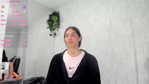 Snapshot of almazz_ chatting on 11-13-25, 08:41 Santy online show from 11-13-25, 08:41