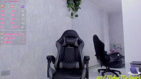 Snapshot of almazz_ chatting on 11-17-25, 04:13 Santy online show from 11-17-25, 04:13