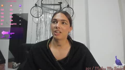 Snapshot of almazz_ chatting on 11-24-25, 10:42 Santy online show from 11-24-25, 10:42