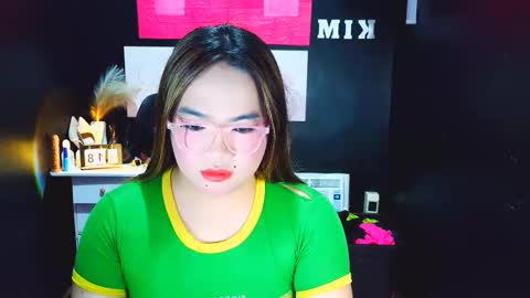 Snapshot of almirablont13 chatting on 12-18-25, 03:34 Almira online show from 12-18-25, 03:34