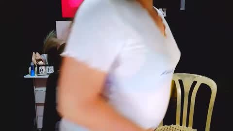 Snapshot of almirablont13 chatting on 12-20-25, 02:18 Almira online show from 12-20-25, 02:18