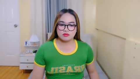 Snapshot of almirablont13 chatting on 03-27-26, 12:38 Almira online show from 03-27-26, 12:38