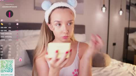 Lia online show from 10-12-25, 02:10