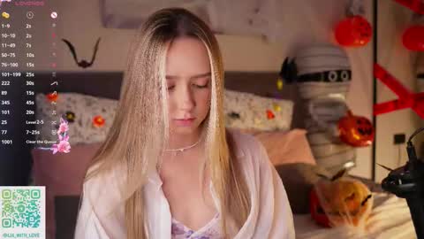 Lia online show from 10-19-25, 03:29