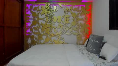 Snapshot of alogenotwink chatting on 10-28-25, 10:41 STEPHAN online show from 10-28-25, 10:41