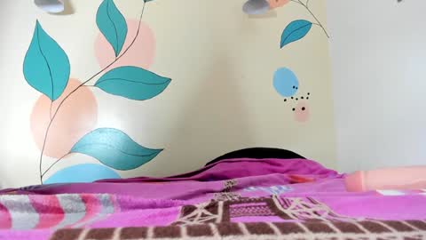 Snapshot of alondra_zaens chatting on 12-28-24, 11:16 Alondra online show from 12-28-24, 11:16