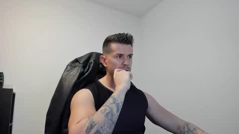 Snapshot of alphagodleatherking92 chatting on 09-27-25, 04:01 LeatherMaster online show from 09-27-25, 04:01