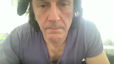 Snapshot of alphandre chatting on 03-05-25, 09:05 AlphAndre online show from 03-05-25, 09:05