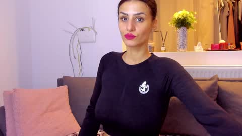 Snapshot of alphaqueenx chatting on 02-01-26, 08:40 Michelle online show from 02-01-26, 08:40