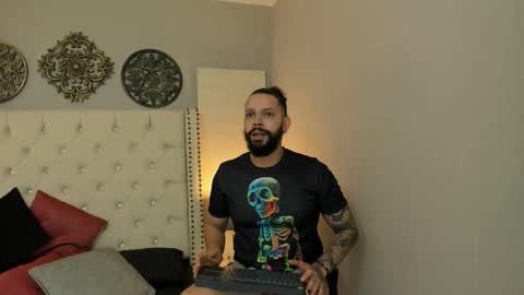 Snapshot of alukardbig chatting on 10-17-25, 08:00 alukardbig online show from 10-17-25, 08:00