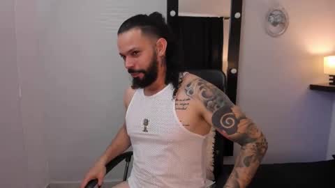 Snapshot of alukardbig chatting on 11-11-25, 01:22 alukardbig online show from 11-11-25, 01:22