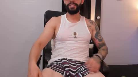 Snapshot of alukardbig chatting on 11-13-25, 01:32 alukardbig online show from 11-13-25, 01:32