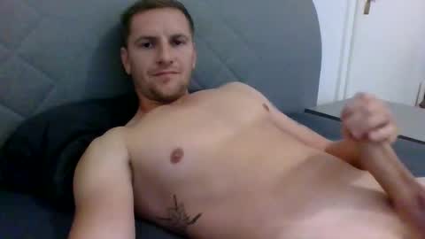 aluke95 online show from 10-04-25, 08:34