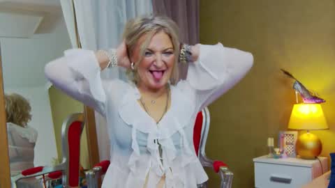 Alura Jenson online show from 10-22-25, 08:41