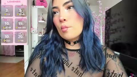 Snapshot of alwayslovely_mango chatting on 09-27-25, 06:46 Tell me Lorens online show from 09-27-25, 06:46