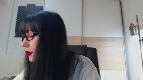 Snapshot of alycetn chatting on 11-19-25, 12:16 Alice online show from 11-19-25, 12:16