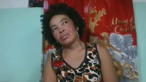 Snapshot of alypierette chatting on 11-15-25, 06:59 alypierette online show from 11-15-25, 06:59