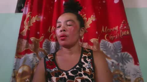 Snapshot of alypierette chatting on 11-28-25, 07:44 alypierette online show from 11-28-25, 07:44