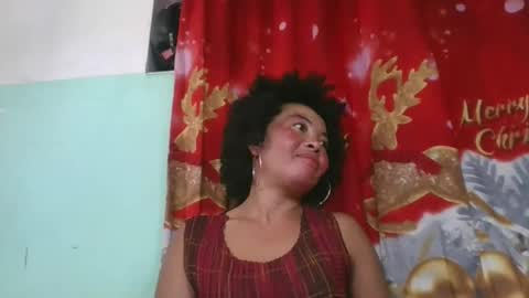 Snapshot of alypierette chatting on 12-01-25, 07:35 alypierette online show from 12-01-25, 07:35