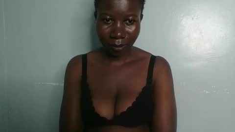 Snapshot of am_creme_delight chatting on 04-14-26, 05:30 am_creme_delight online show from 04-14-26, 05:30