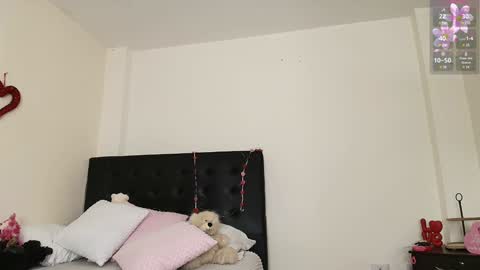 Snapshot of amabella_w chatting on 02-08-25, 08:32 Isabella online show from 02-08-25, 08:32