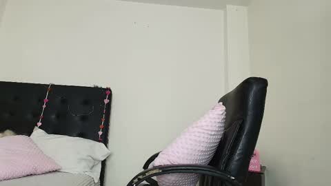 Snapshot of amabella_w chatting on 02-10-25, 10:51 Isabella online show from 02-10-25, 10:51