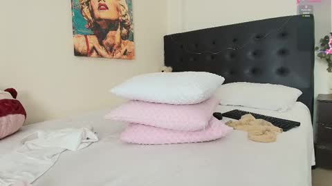 Snapshot of amabella_w chatting on 02-25-25, 11:00 Isabella online show from 02-25-25, 11:00