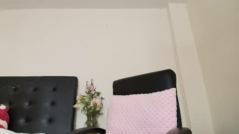 Snapshot of amabella_w chatting on 03-08-25, 07:53 Isabella online show from 03-08-25, 07:53