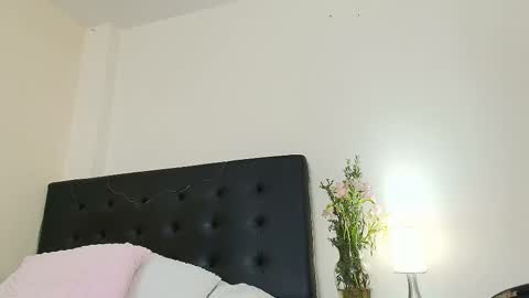 Snapshot of amabella_w chatting on 03-08-25, 10:56 Isabella online show from 03-08-25, 10:56