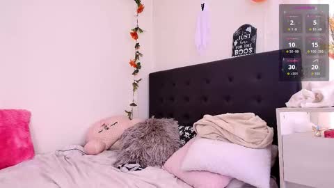 Snapshot of amabella_w chatting on 10-20-25, 06:52 Isabella online show from 10-20-25, 06:52