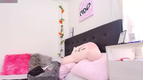 Snapshot of amabella_w chatting on 11-11-25, 07:14 Isabella online show from 11-11-25, 07:14