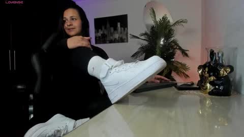 Snapshot of amaia_bushida chatting on 02-04-26, 02:17 anny online show from 02-04-26, 02:17