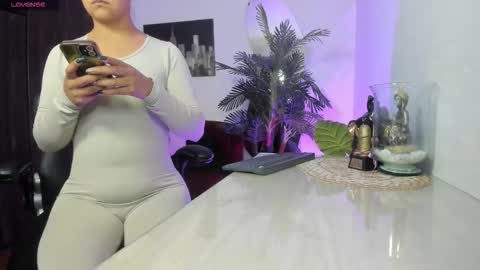 Snapshot of amaia_bushida chatting on 02-18-26, 02:07 anny online show from 02-18-26, 02:07