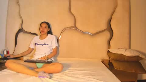 Amia y Sofia online show from 11-09-25, 08:18