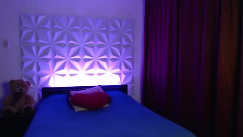 Snapshot of amalett chatting on 04-12-26, 11:32 Amalett online show from 04-12-26, 11:32