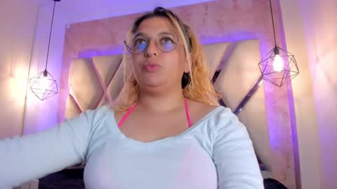 Amalia Im Back See you soon this January 7 at 10 pm Colombia time online show from 01-14-25, 08:20