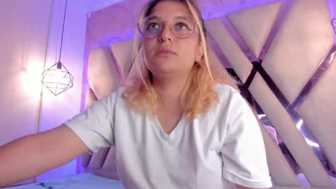 Amalia Im Back See you soon this January 7 at 10 pm Colombia time online show from 01-28-25, 08:25