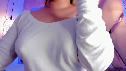 Amalia Im Back See you soon this January 7 at 10 pm Colombia time online show from 02-04-25, 08:24