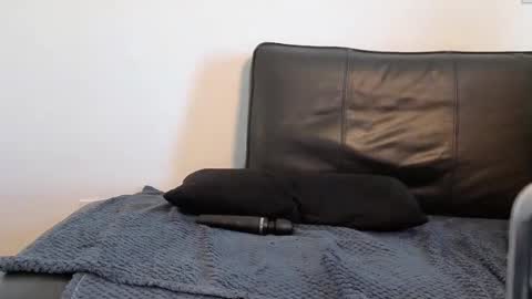 Snapshot of amaliamarkova_ chatting on 09-18-25, 06:37 Amalia online show from 09-18-25, 06:37