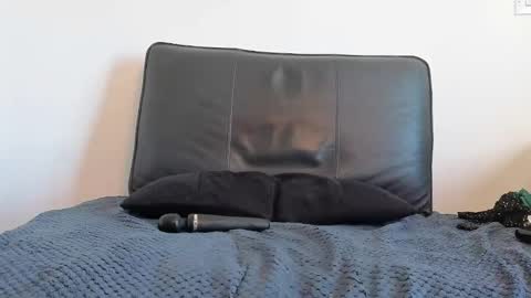 Snapshot of amaliamarkova_ chatting on 10-29-25, 08:16 Amalia online show from 10-29-25, 08:16