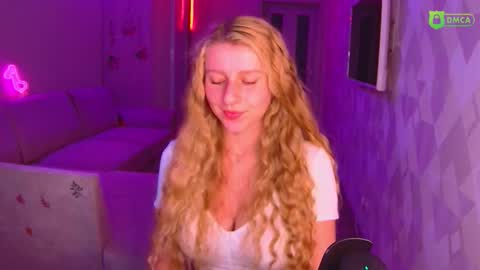 Snapshot of amaliaqueen999 chatting on 10-27-25, 02:21 Amalia online show from 10-27-25, 02:21