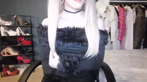 Snapshot of amaliecd chatting on 12-12-24, 09:48 Amalie online show from 12-12-24, 09:48