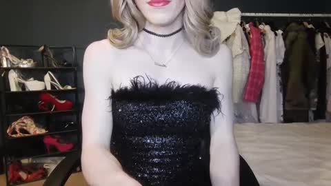 Snapshot of amaliecd chatting on 01-02-25, 07:51 Amalie online show from 01-02-25, 07:51