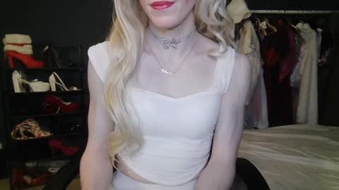 Snapshot of amaliecd chatting on 01-05-25, 07:49 Amalie online show from 01-05-25, 07:49