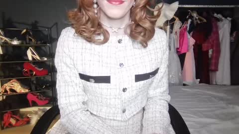 Snapshot of amaliecd chatting on 01-09-25, 08:55 Amalie online show from 01-09-25, 08:55