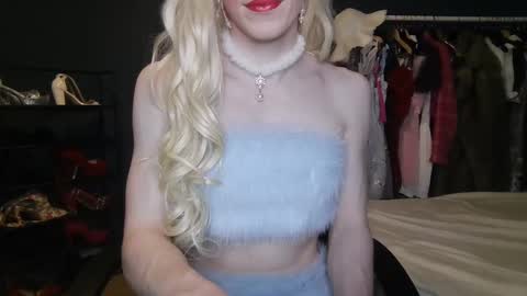 Snapshot of amaliecd chatting on 03-02-25, 05:47 Amalie online show from 03-02-25, 05:47